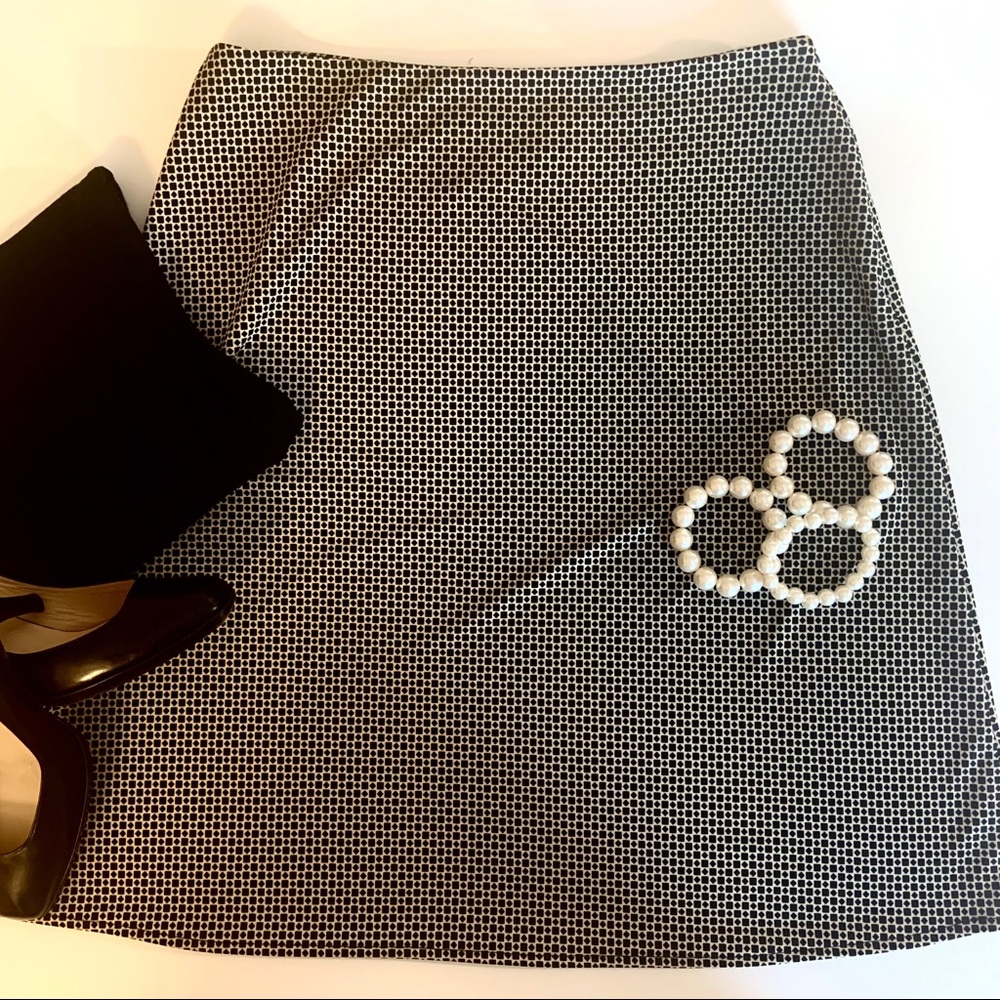 Jones New York A line above knee skirt